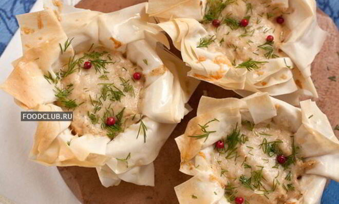 Жульен с курицей в тесте фило