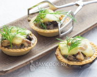 Жульен в тарталетках с грибами и курицей