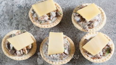 жульен в тарталетках с грибами и курицей