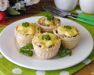 Жульен в тарталетках с грибами