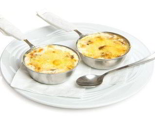 Жюльен из кальмаров с луком и грибами