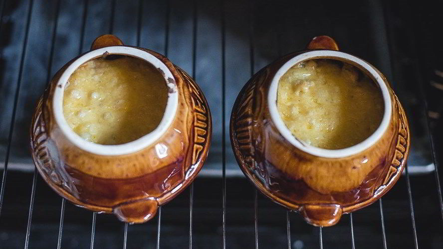 Рецепт жюльена с грибами и курицей в глиняных горшочках