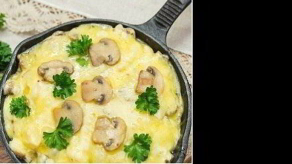 Рецепт Жюльена с курицей и грибами на сковороде